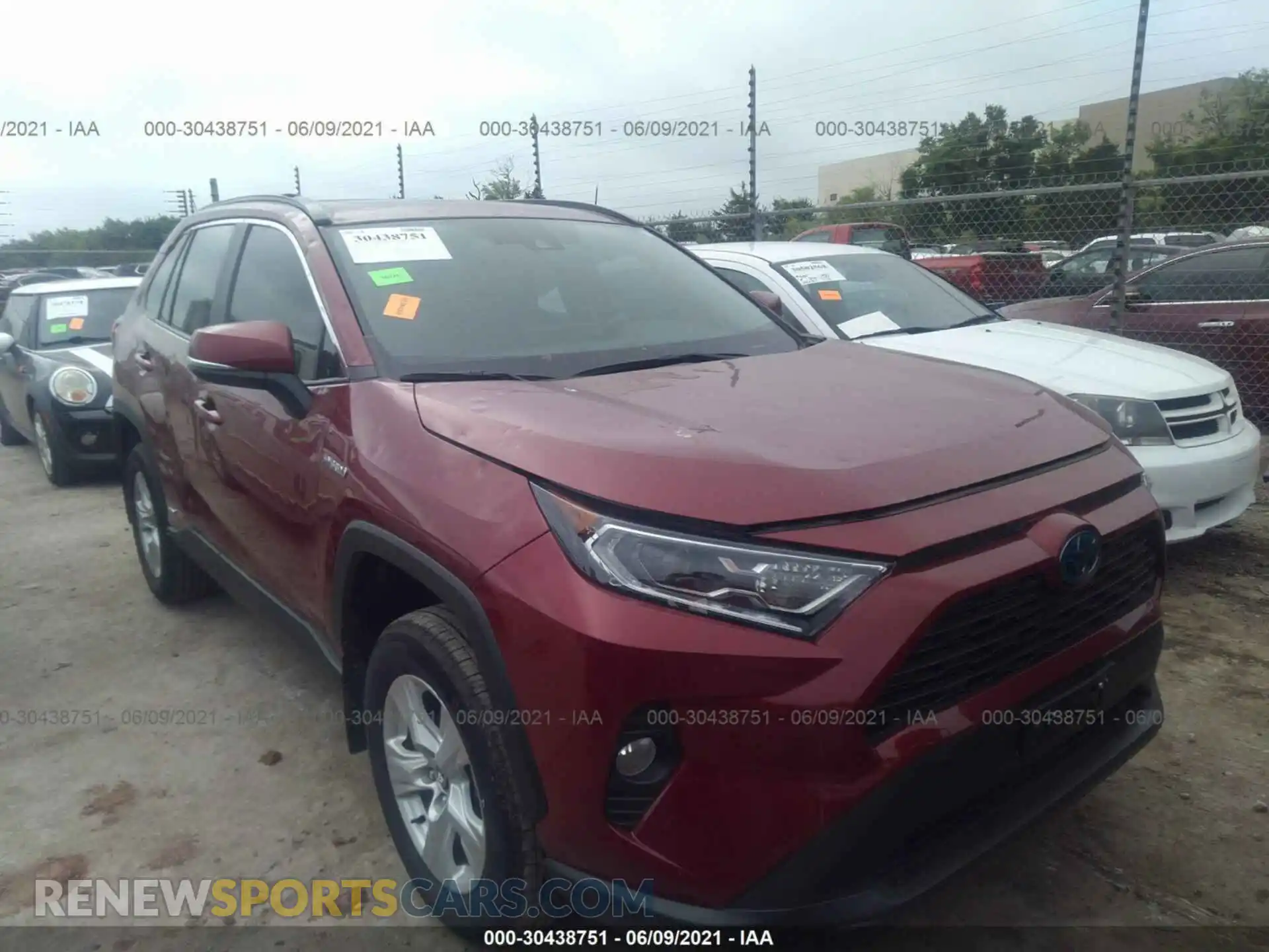 1 Photograph of a damaged car 2T3RWRFV6LW088016 TOYOTA RAV4 2020