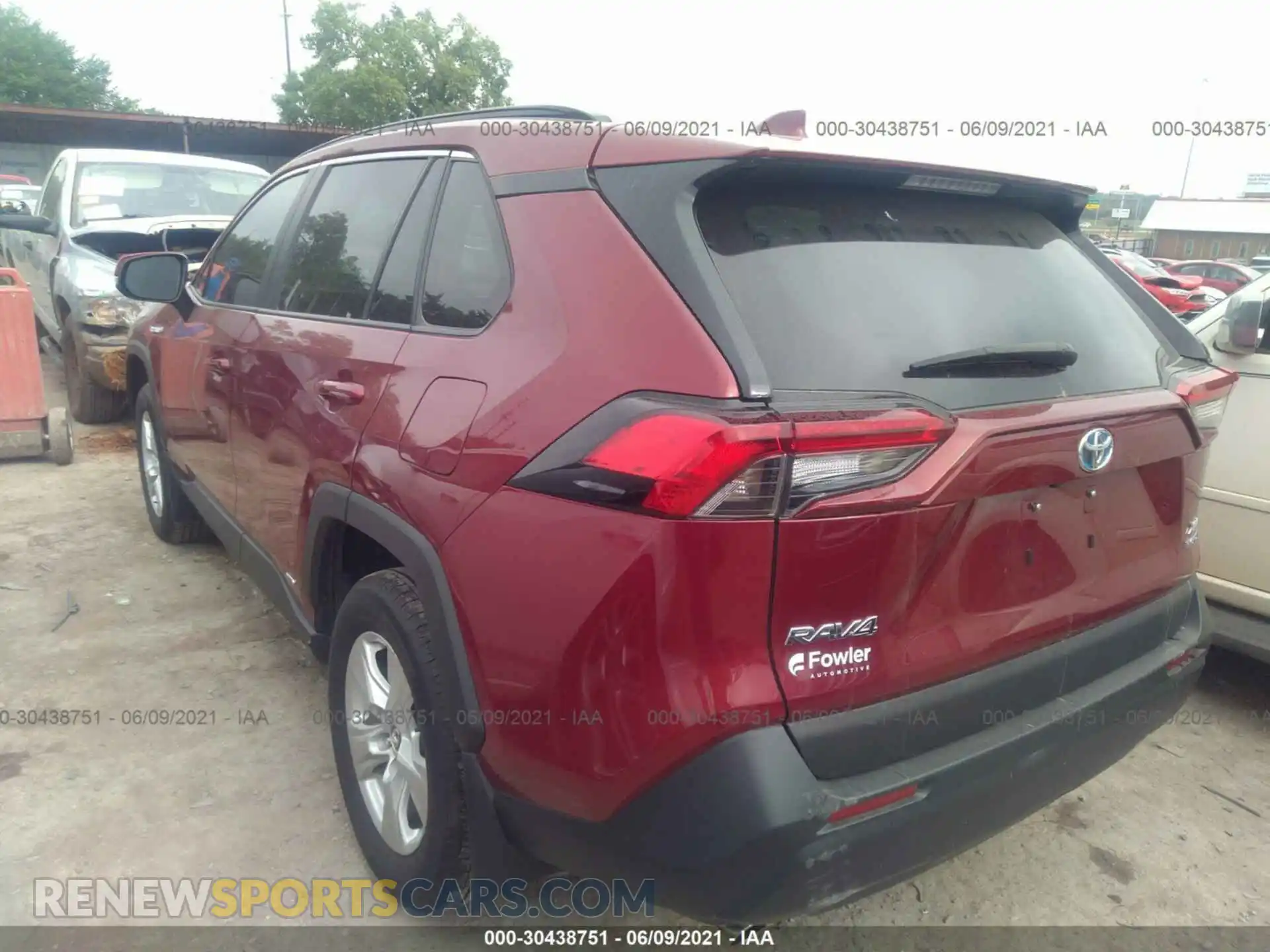 3 Photograph of a damaged car 2T3RWRFV6LW088016 TOYOTA RAV4 2020