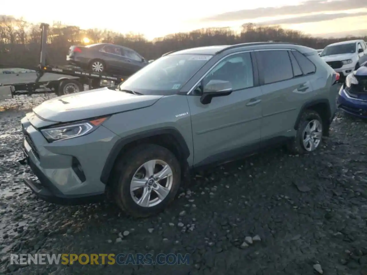 1 Photograph of a damaged car 2T3RWRFV6LW094611 TOYOTA RAV4 2020