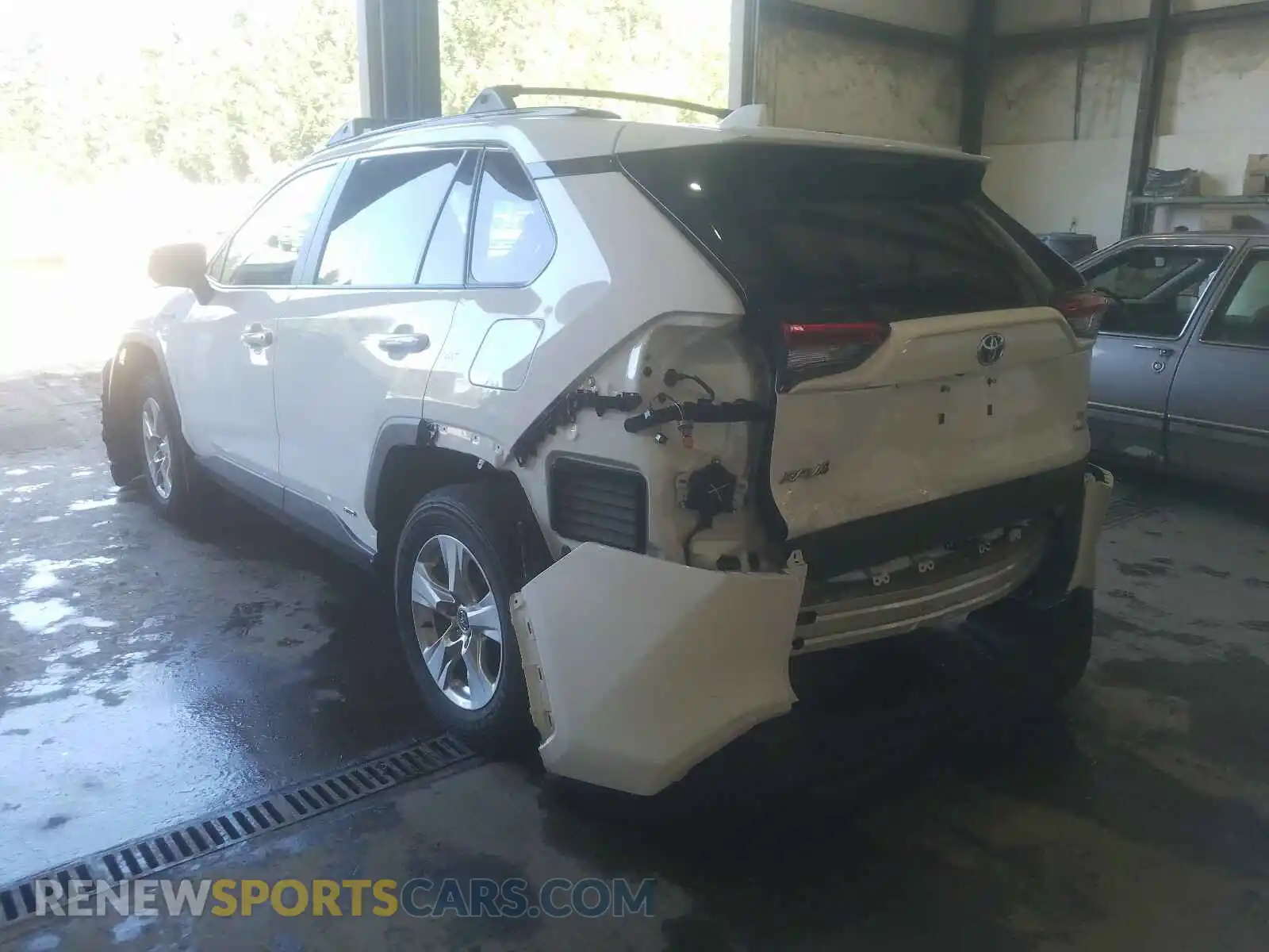 3 Photograph of a damaged car 2T3RWRFV7LW058524 TOYOTA RAV4 2020