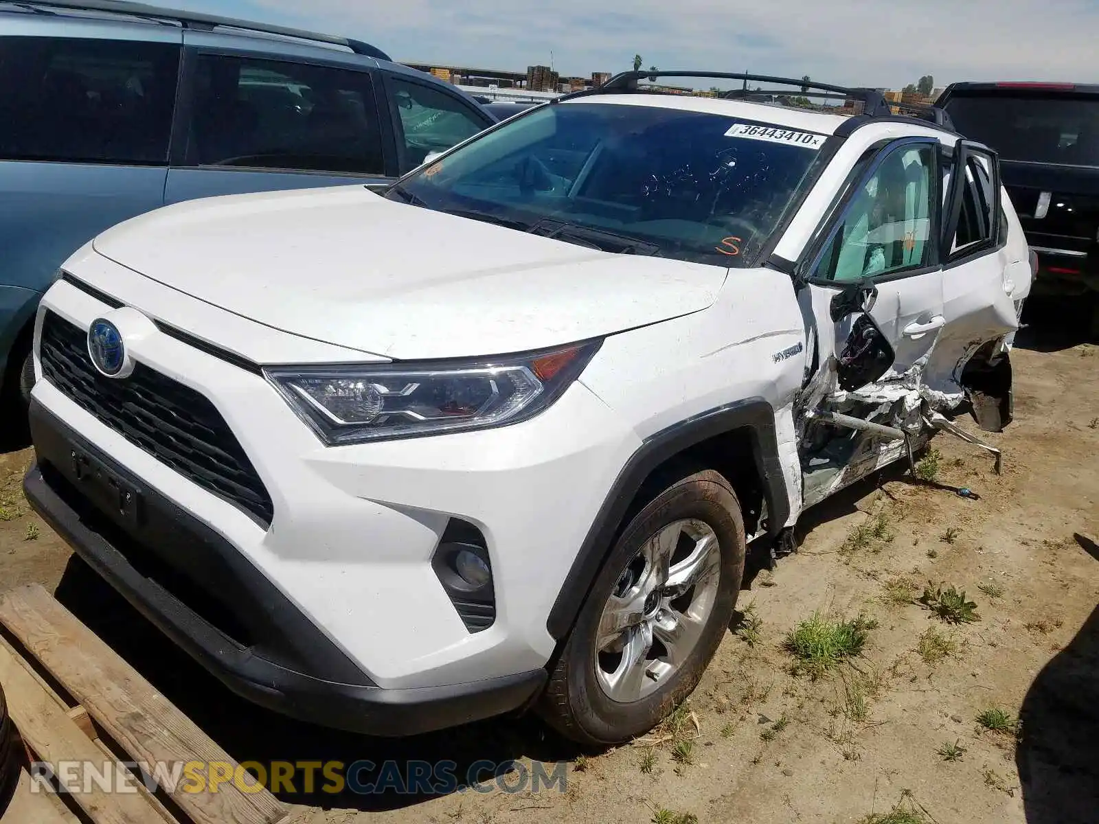 2 Photograph of a damaged car 2T3RWRFV9LW064034 TOYOTA RAV4 2020