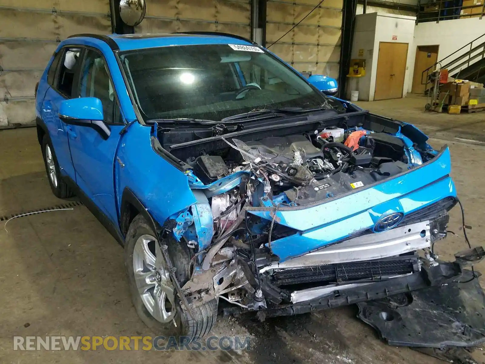 1 Photograph of a damaged car 2T3RWRFV9LW064325 TOYOTA RAV4 2020