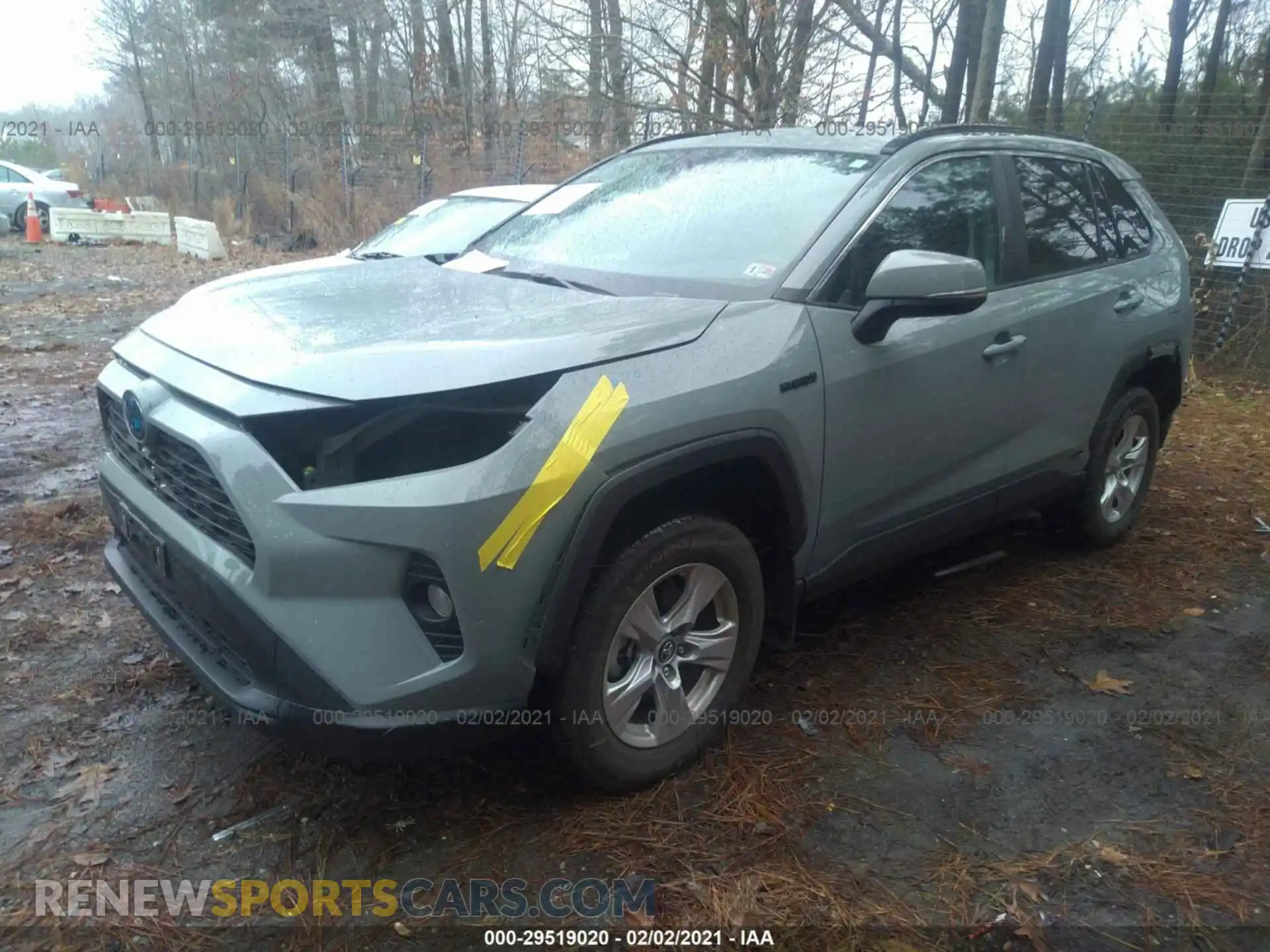 2 Photograph of a damaged car 2T3RWRFV9LW068519 TOYOTA RAV4 2020