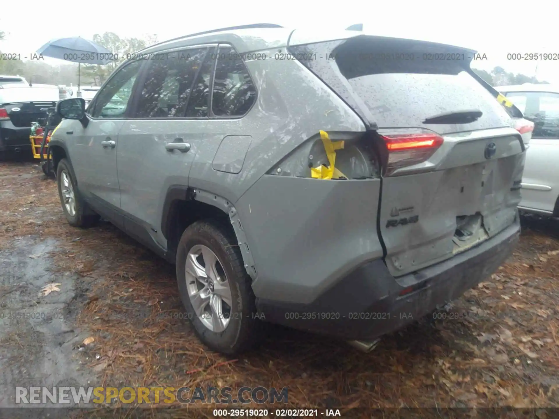 3 Photograph of a damaged car 2T3RWRFV9LW068519 TOYOTA RAV4 2020