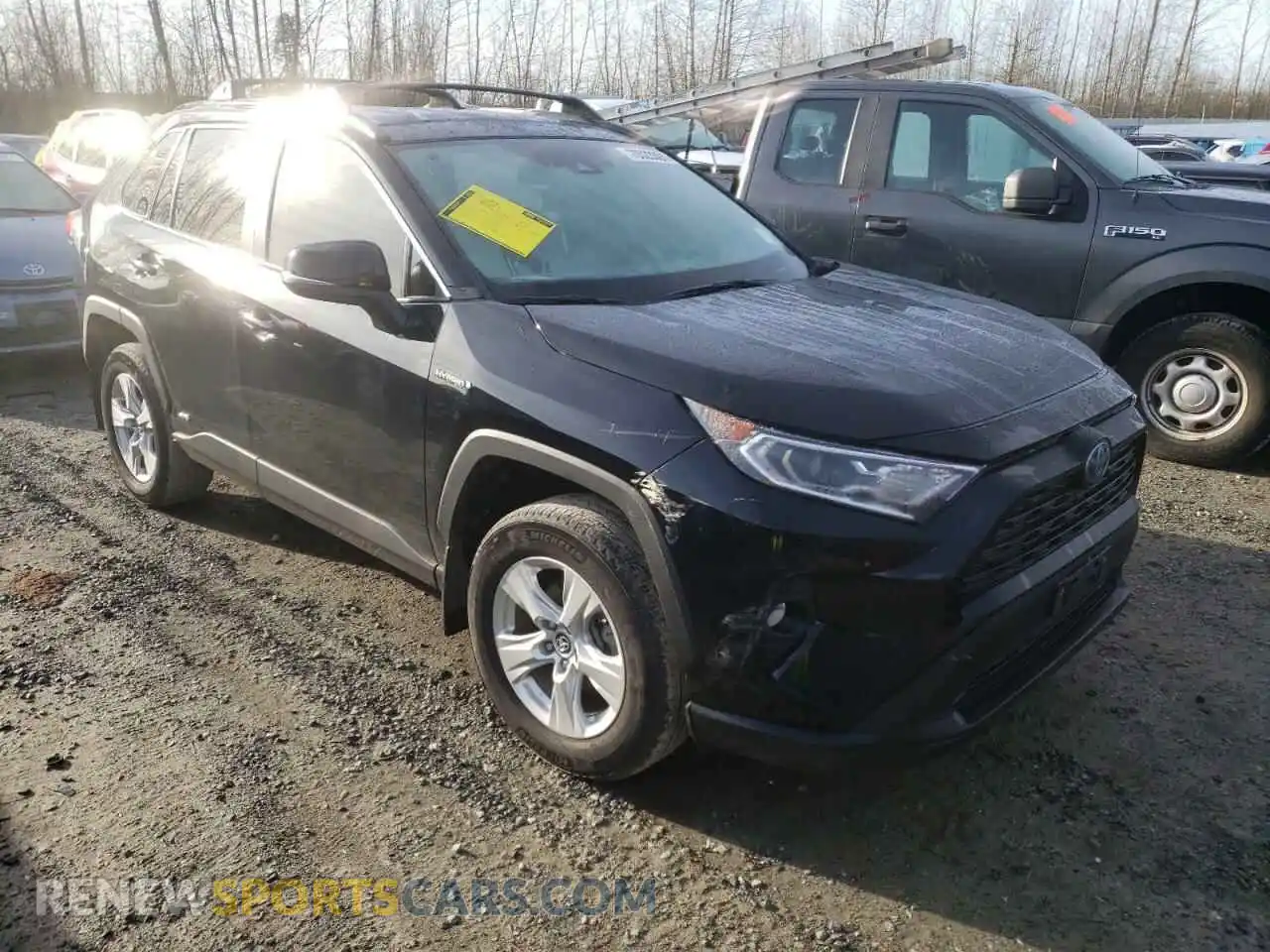 1 Photograph of a damaged car 2T3RWRFV9LW084817 TOYOTA RAV4 2020