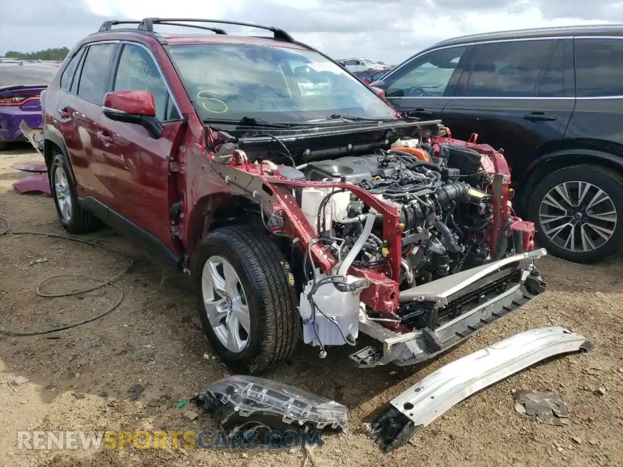 1 Photograph of a damaged car 2T3RWRFV9LW094568 TOYOTA RAV4 2020
