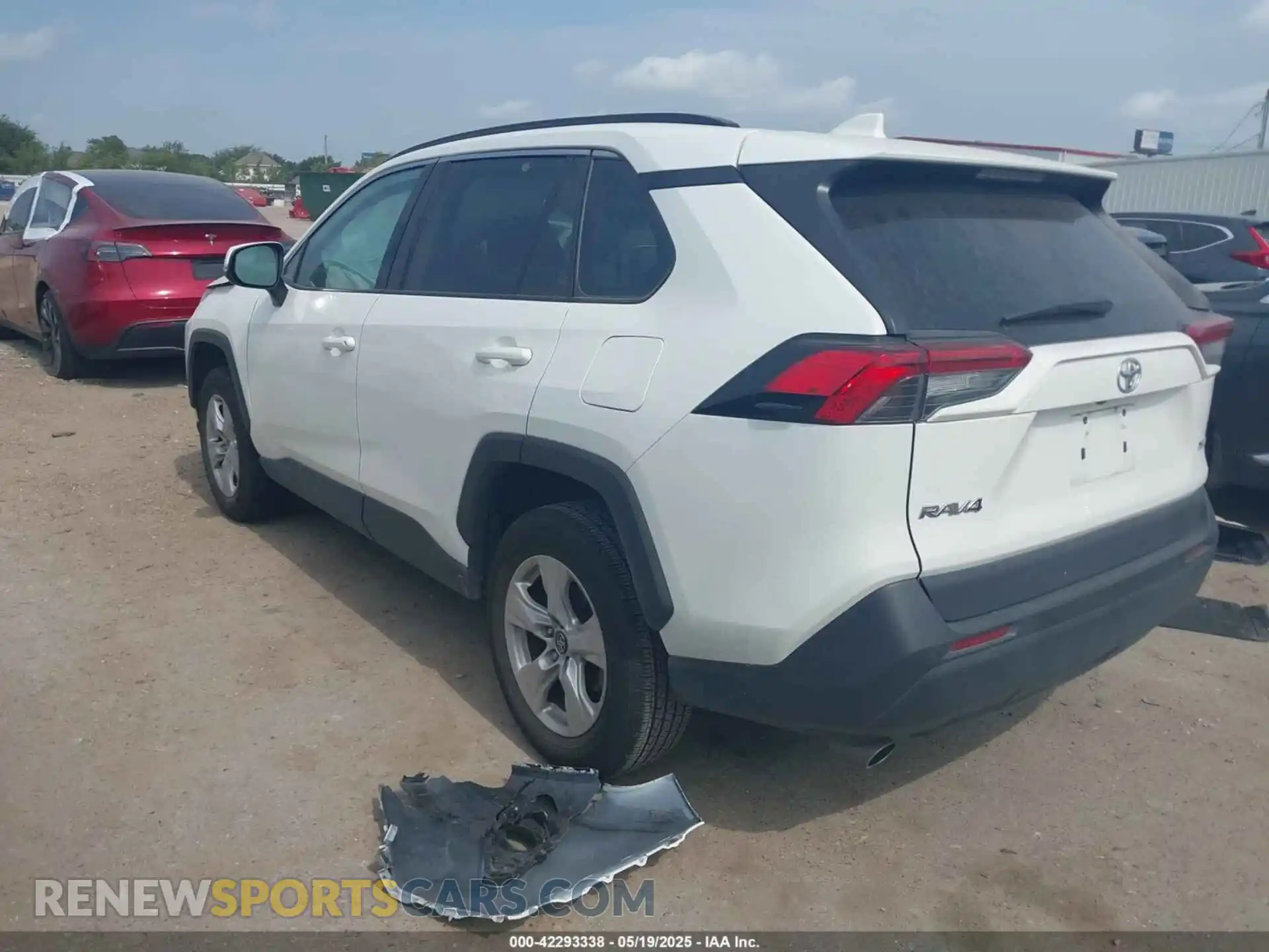 3 Photograph of a damaged car 2T3W1RFV0LW089745 TOYOTA RAV4 2020