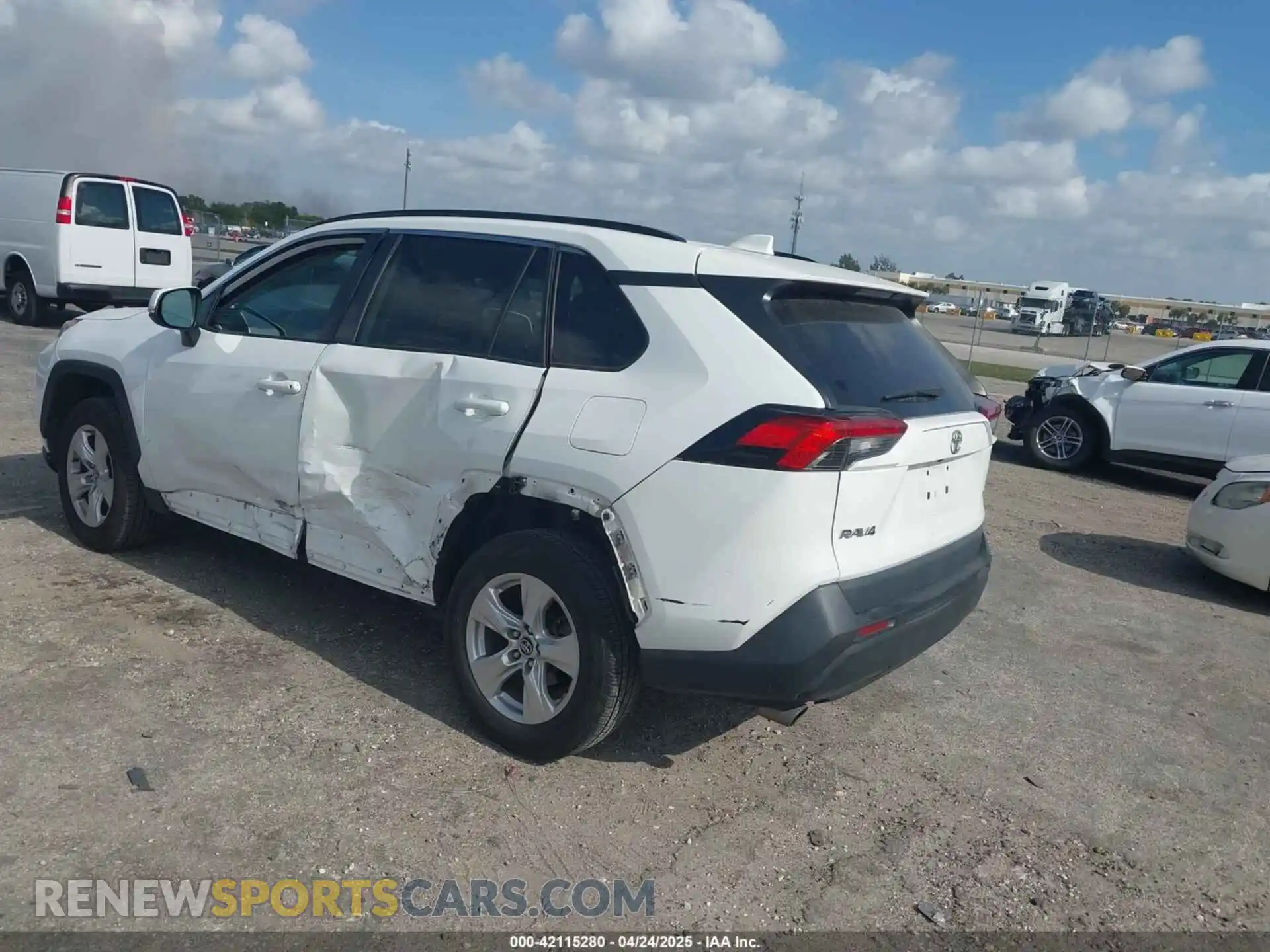 3 Photograph of a damaged car 2T3W1RFV1LC079243 TOYOTA RAV4 2020