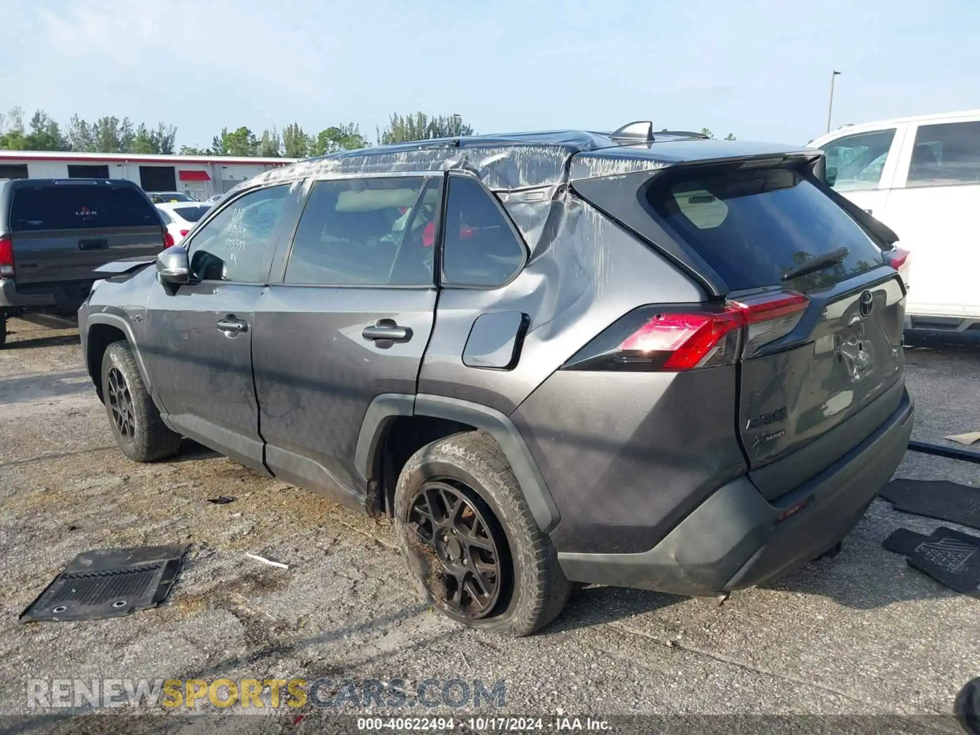 3 Photograph of a damaged car 2T3W1RFV2LC073533 TOYOTA RAV4 2020