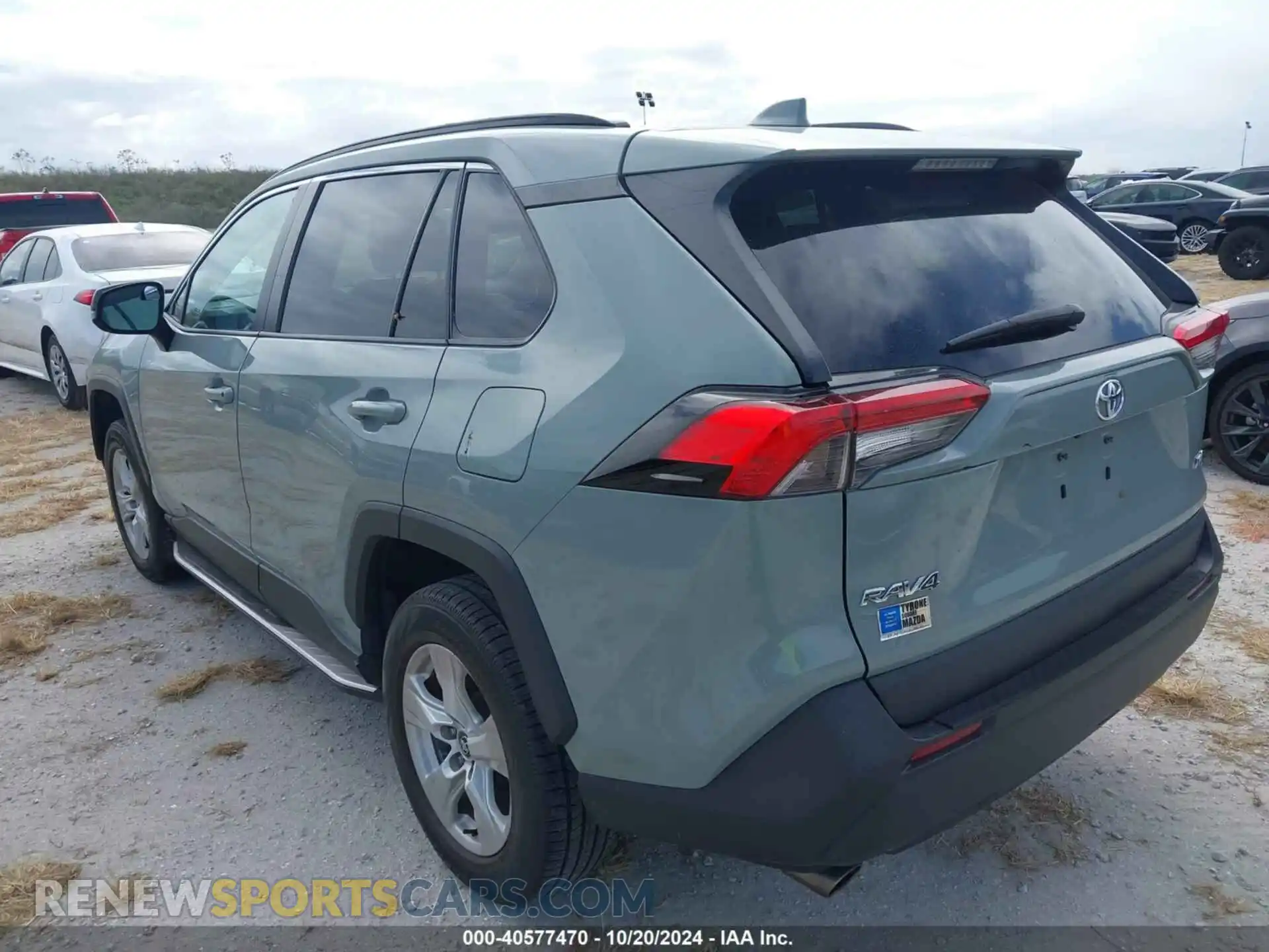 3 Photograph of a damaged car 2T3W1RFV3LC059673 TOYOTA RAV4 2020