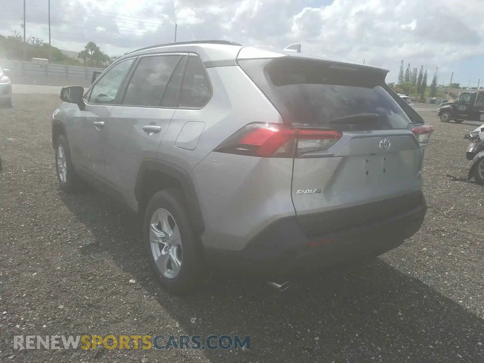 3 Photograph of a damaged car 2T3W1RFV4LC053624 TOYOTA RAV4 2020