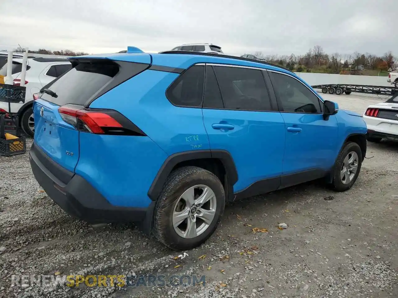3 Photograph of a damaged car 2T3W1RFV4LC073405 TOYOTA RAV4 2020
