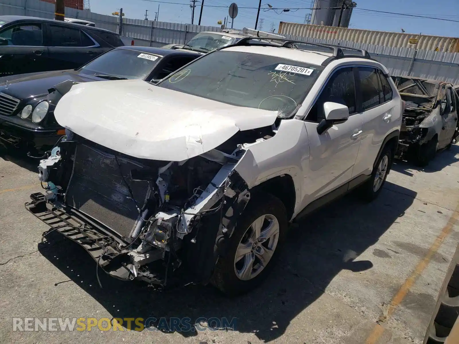 2 Photograph of a damaged car 2T3W1RFV4LW085634 TOYOTA RAV4 2020