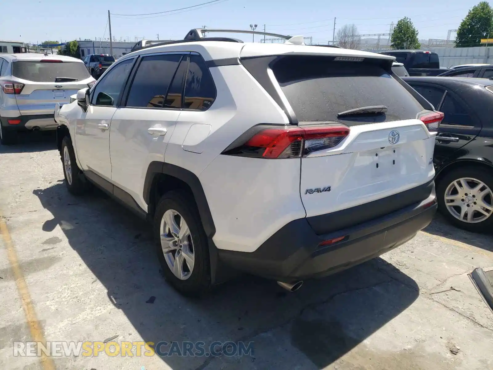 3 Photograph of a damaged car 2T3W1RFV4LW085634 TOYOTA RAV4 2020