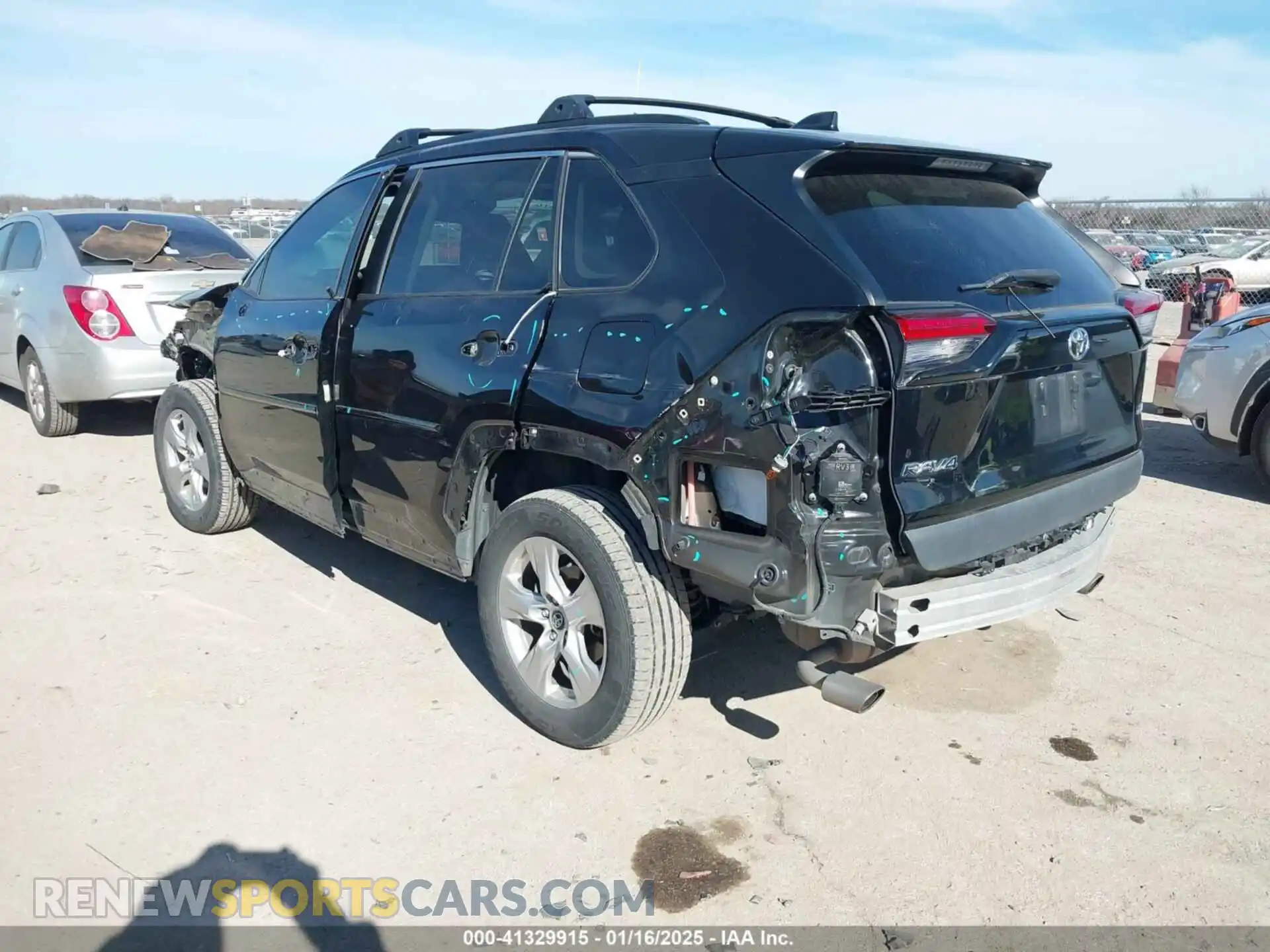 3 Фотография поврежденного автомобиля 2T3W1RFV4LW097055 TOYOTA RAV4 2020
