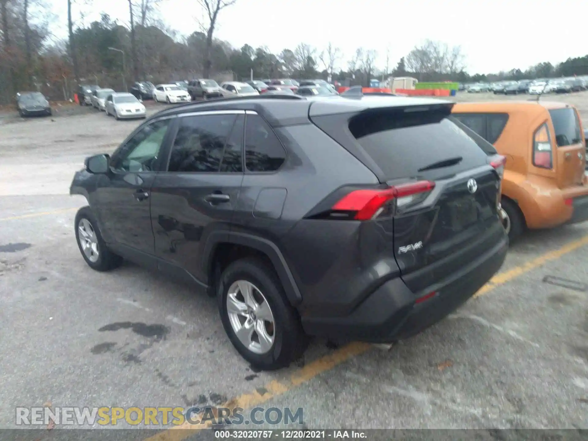 3 Photograph of a damaged car 2T3W1RFV5LC053289 TOYOTA RAV4 2020