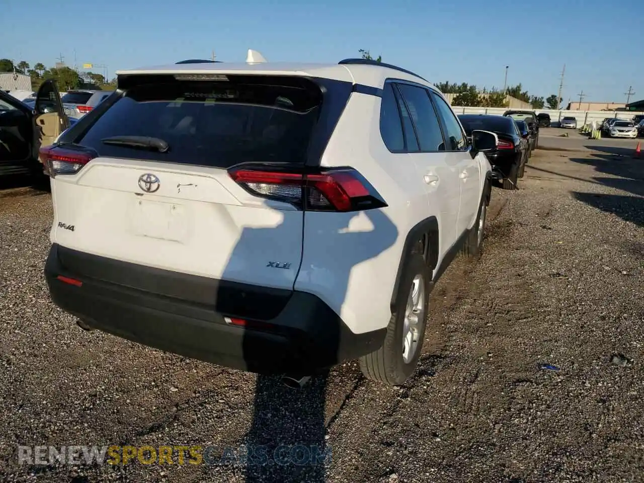 3 Фотография поврежденного автомобиля 2T3W1RFV6LC055147 TOYOTA RAV4 2020