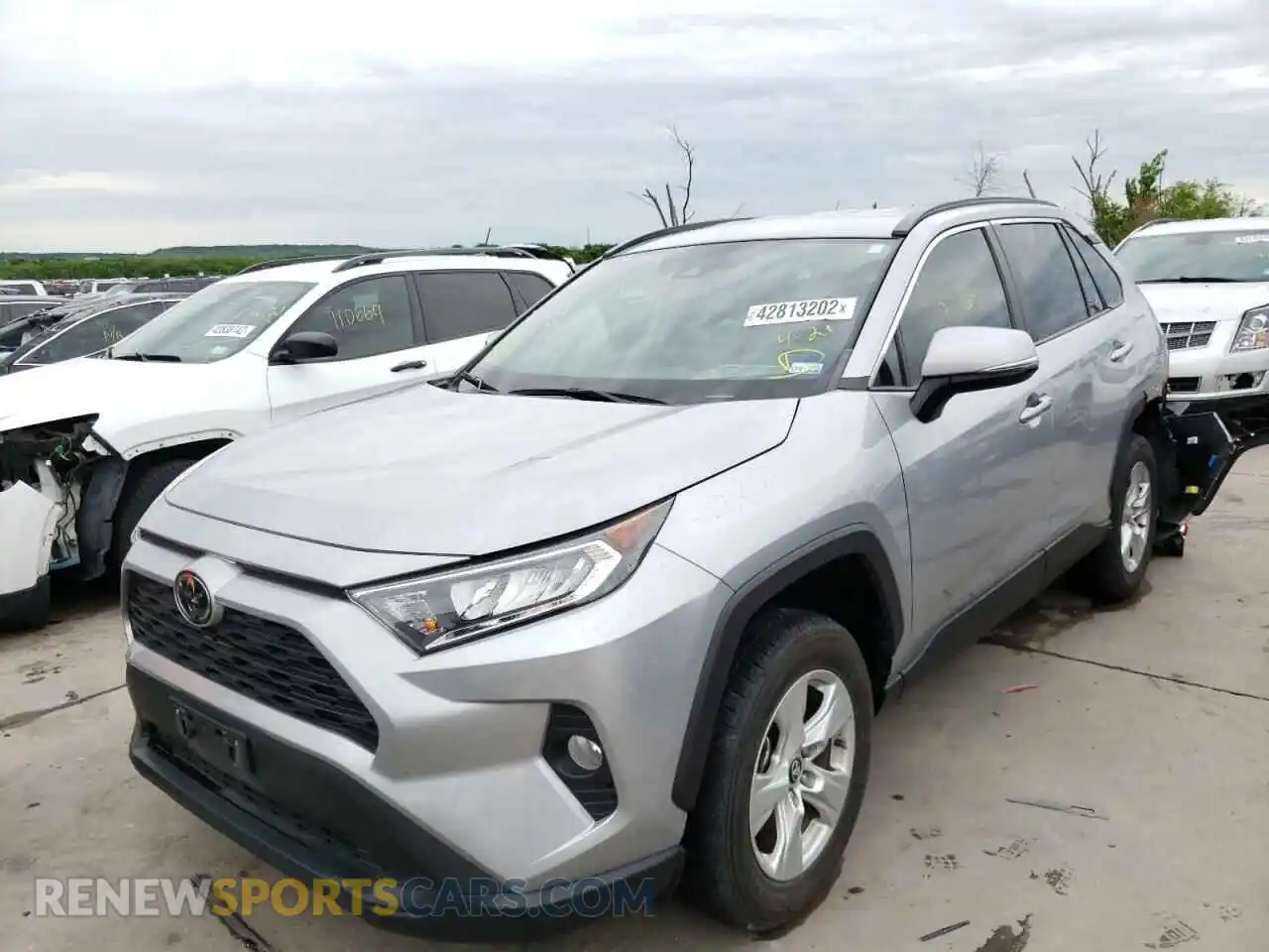 2 Photograph of a damaged car 2T3W1RFV8LW078783 TOYOTA RAV4 2020
