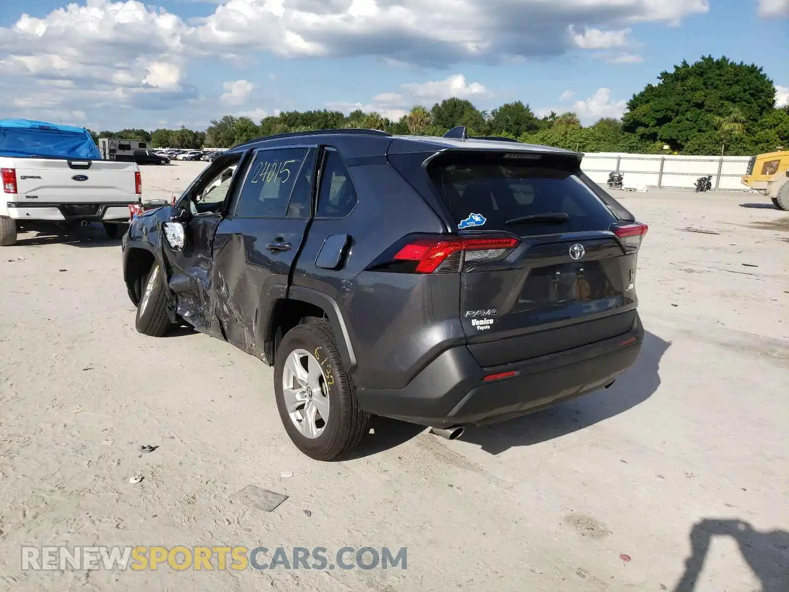 3 Photograph of a damaged car 2T3W1RFVXLC083498 TOYOTA RAV4 2020