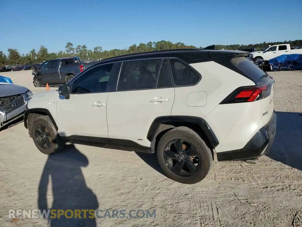 2 Photograph of a damaged car 4T3E6RFV1LU003646 TOYOTA RAV4 2020