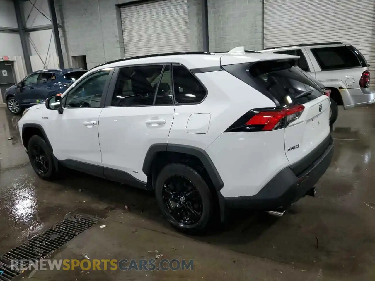 2 Photograph of a damaged car 4T3L6RFV2LU005610 TOYOTA RAV4 2020