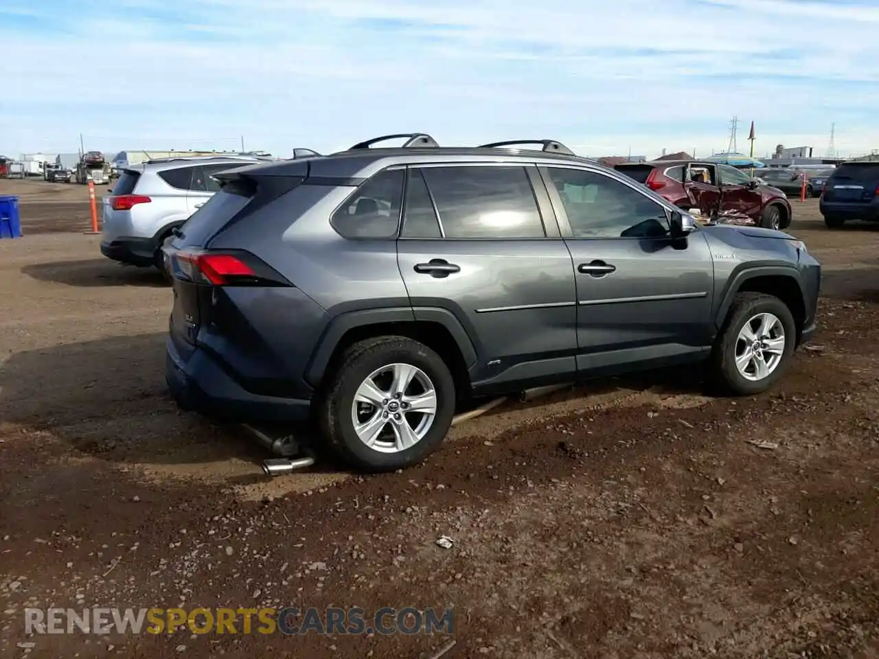 3 Photograph of a damaged car 4T3R6RFV8LU003810 TOYOTA RAV4 2020