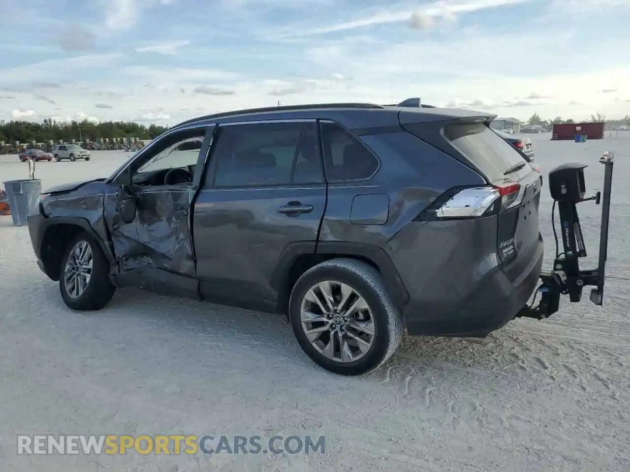 2 Photograph of a damaged car JTMC1RFV0LD060911 TOYOTA RAV4 2020
