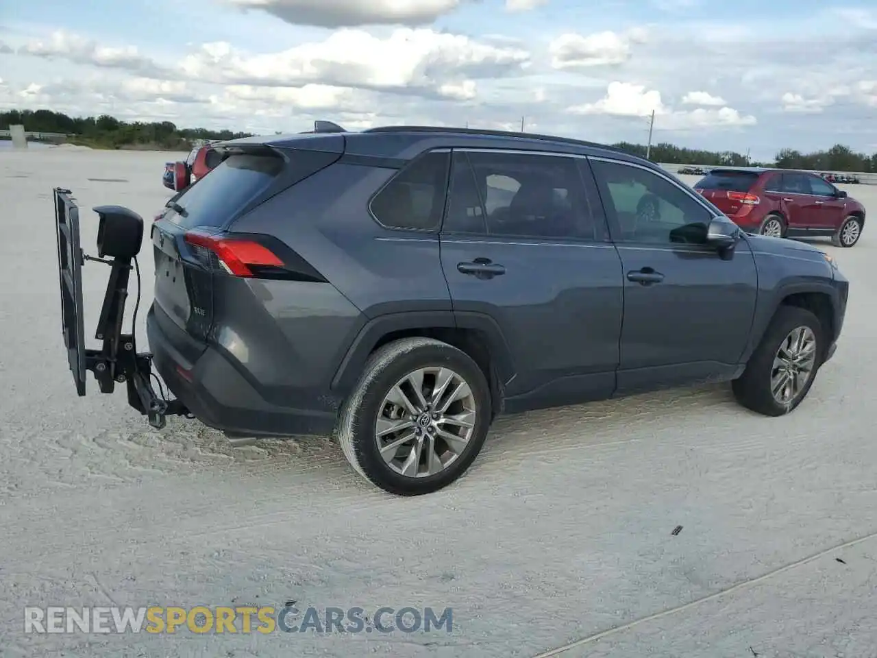 3 Photograph of a damaged car JTMC1RFV0LD060911 TOYOTA RAV4 2020