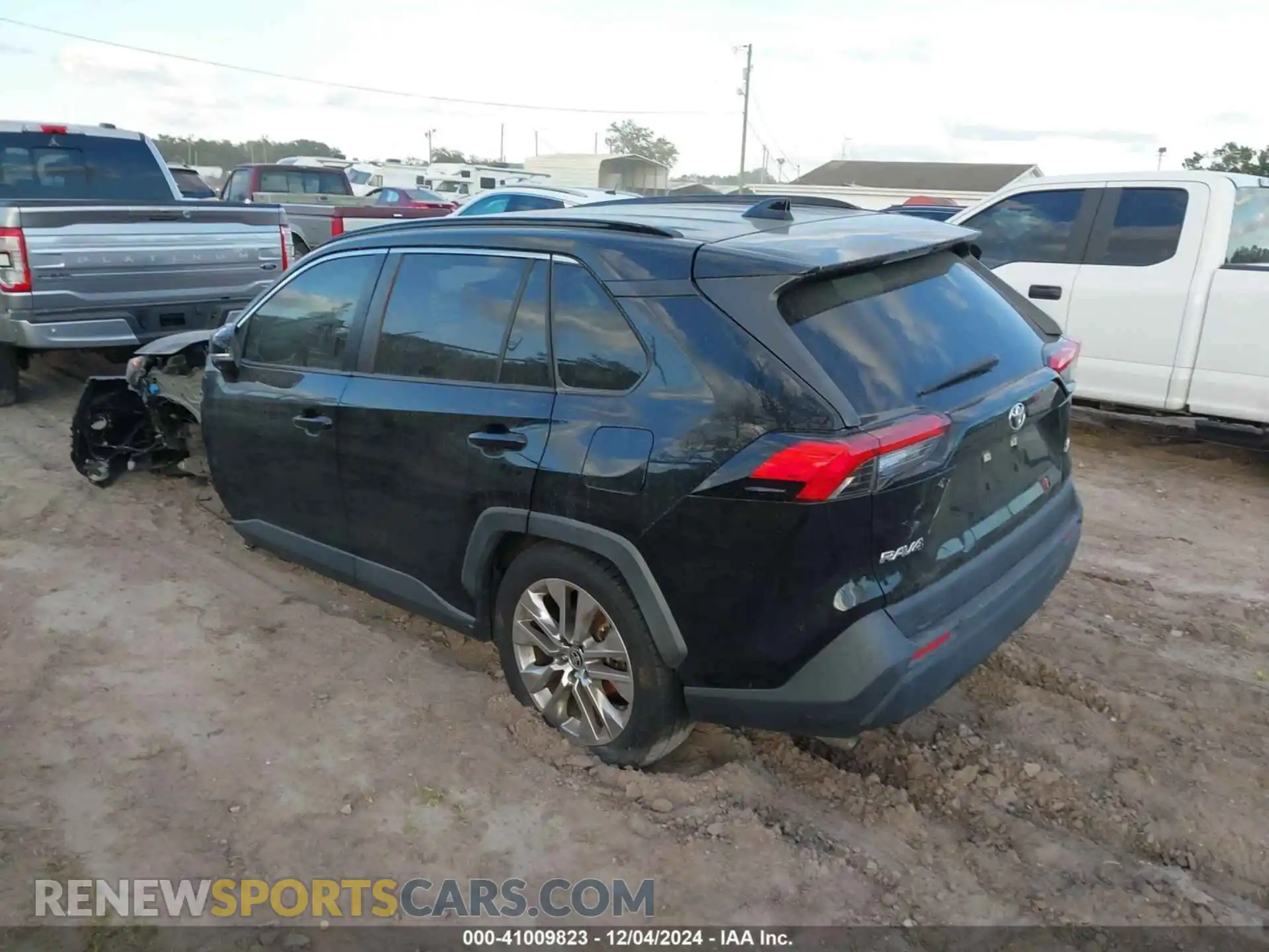 3 Photograph of a damaged car JTMC1RFV0LJ020085 TOYOTA RAV4 2020