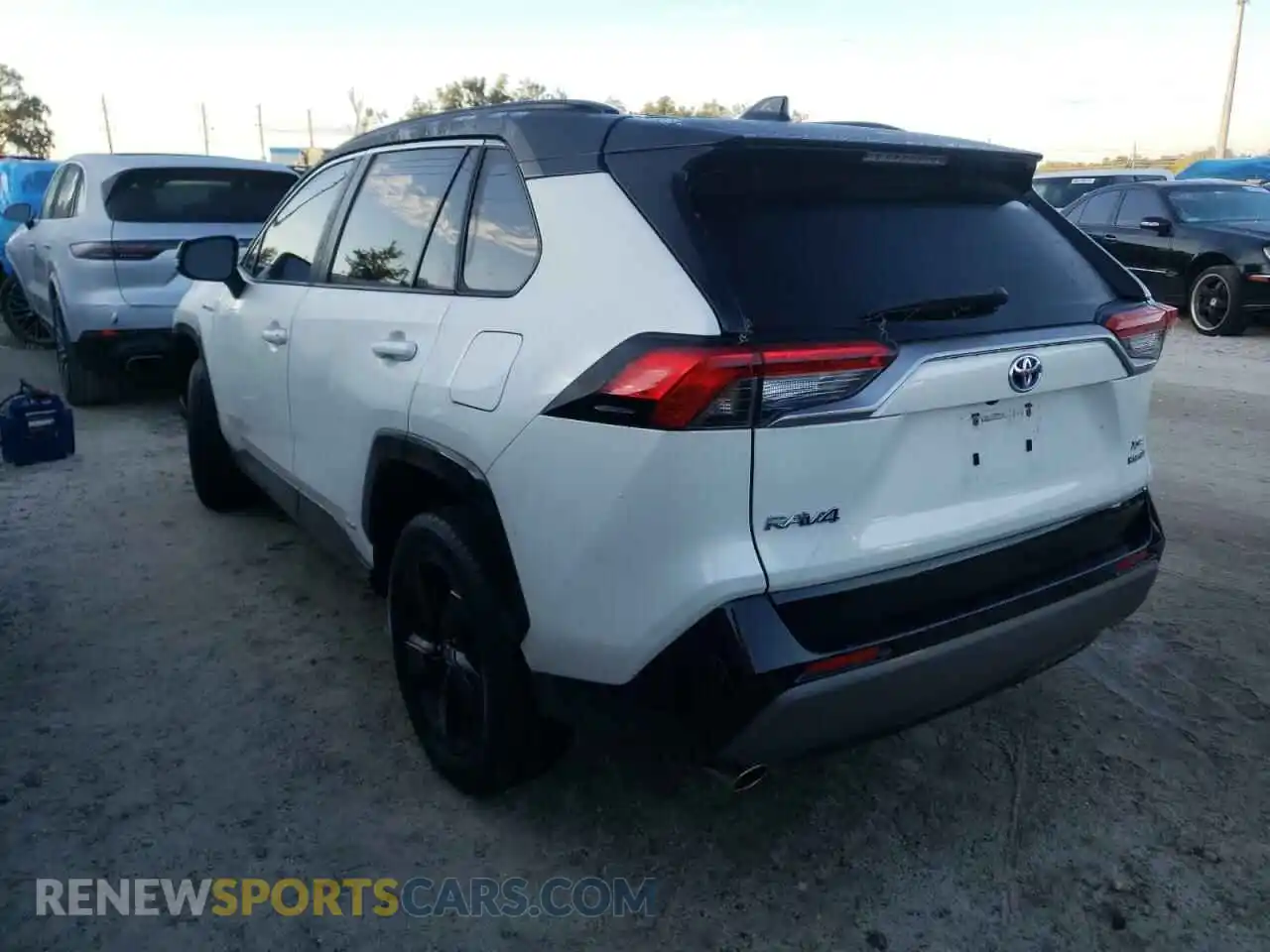 3 Photograph of a damaged car JTME6RFV2LD502694 TOYOTA RAV4 2020