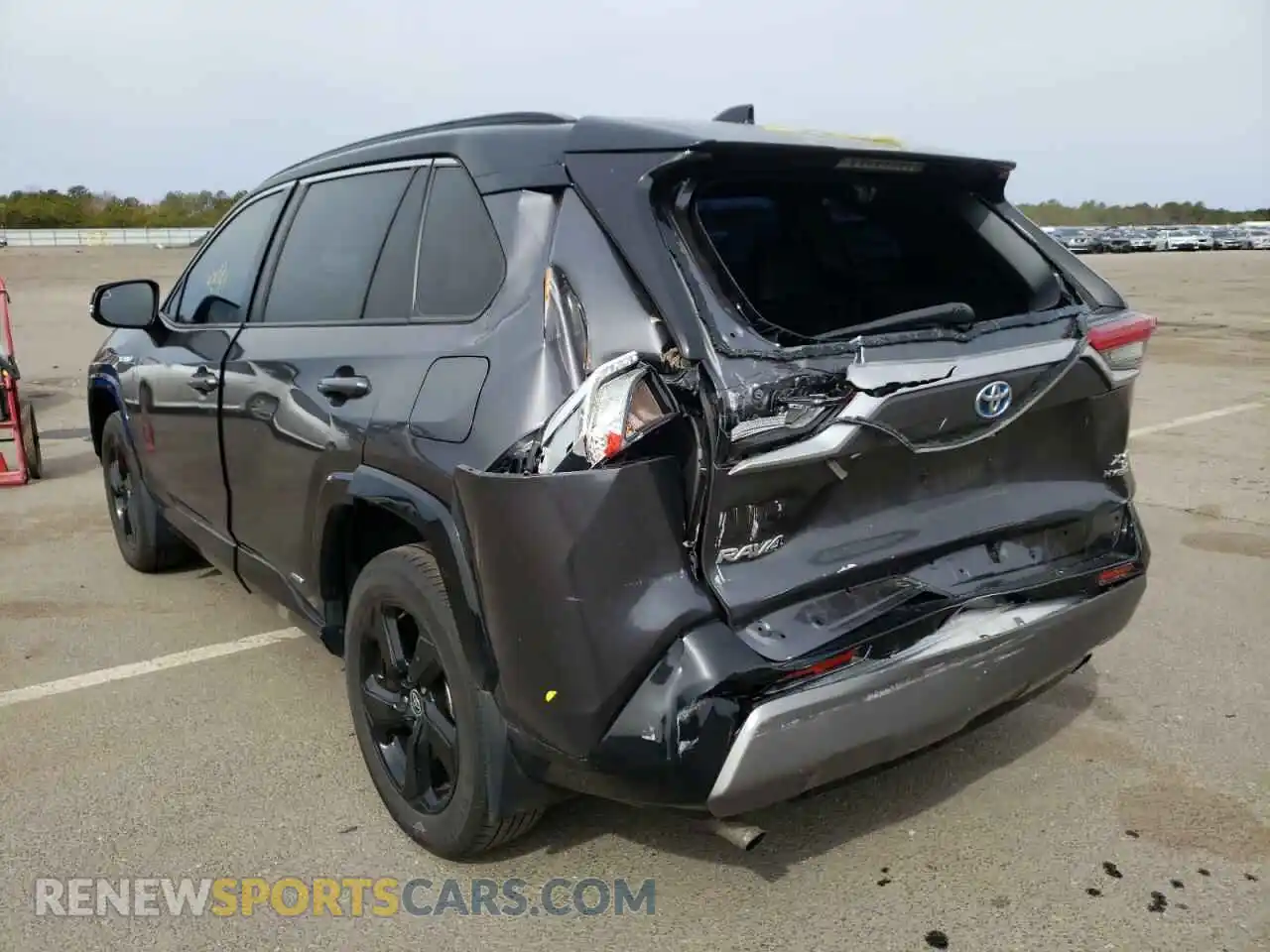 3 Photograph of a damaged car JTMEWRFV0LJ033963 TOYOTA RAV4 2020