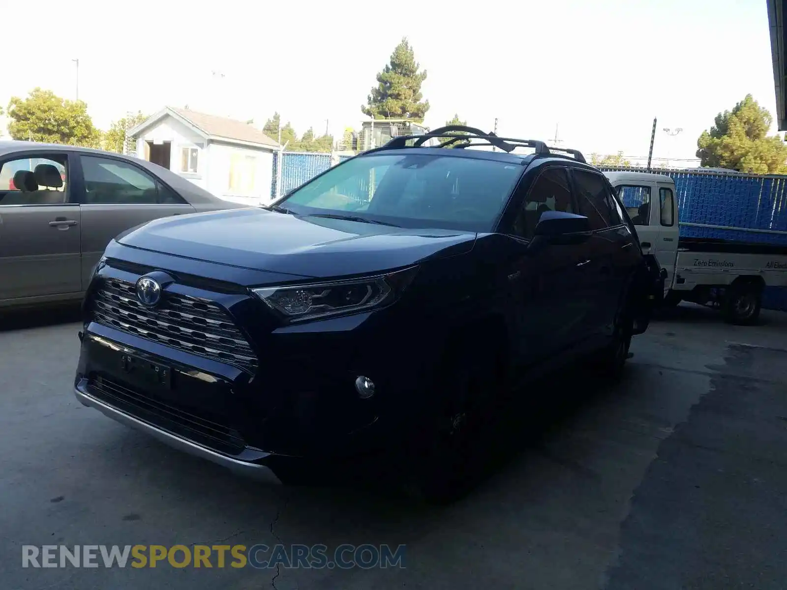 2 Photograph of a damaged car JTMEWRFV0LJ047040 TOYOTA RAV4 2020