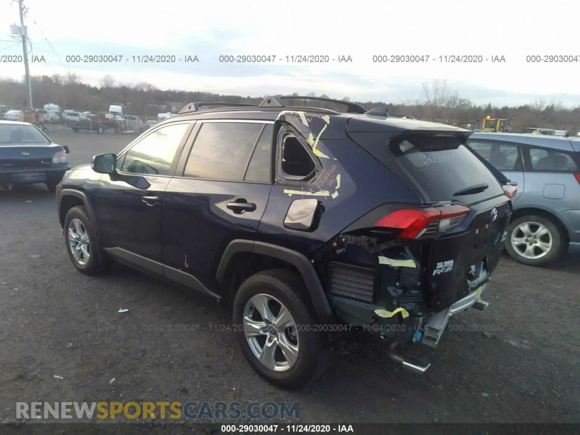 3 Photograph of a damaged car JTMP1RFV3LJ032135 TOYOTA RAV4 2020