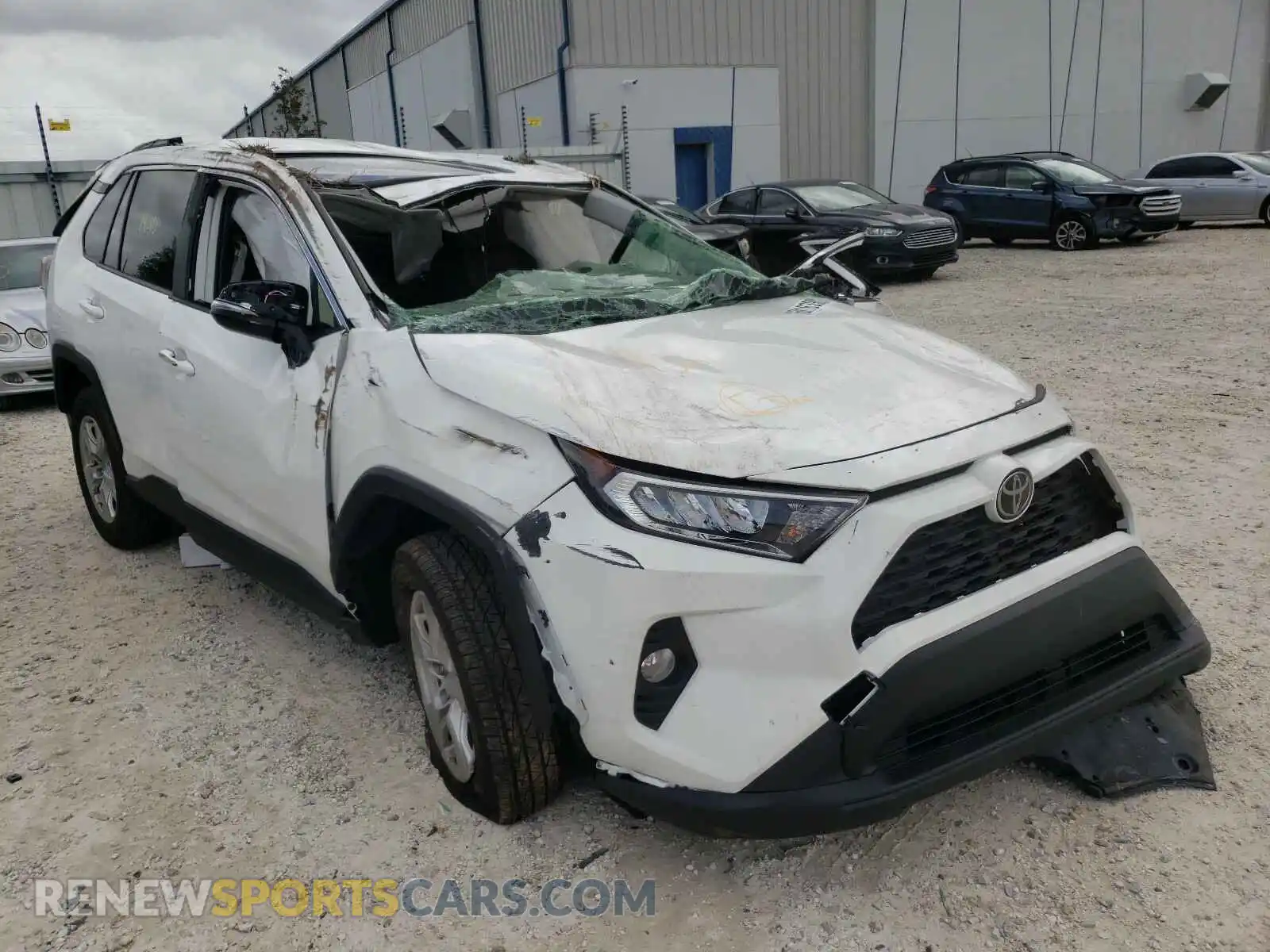 1 Фотография поврежденного автомобиля JTMP1RFV7LD527890 TOYOTA RAV4 2020