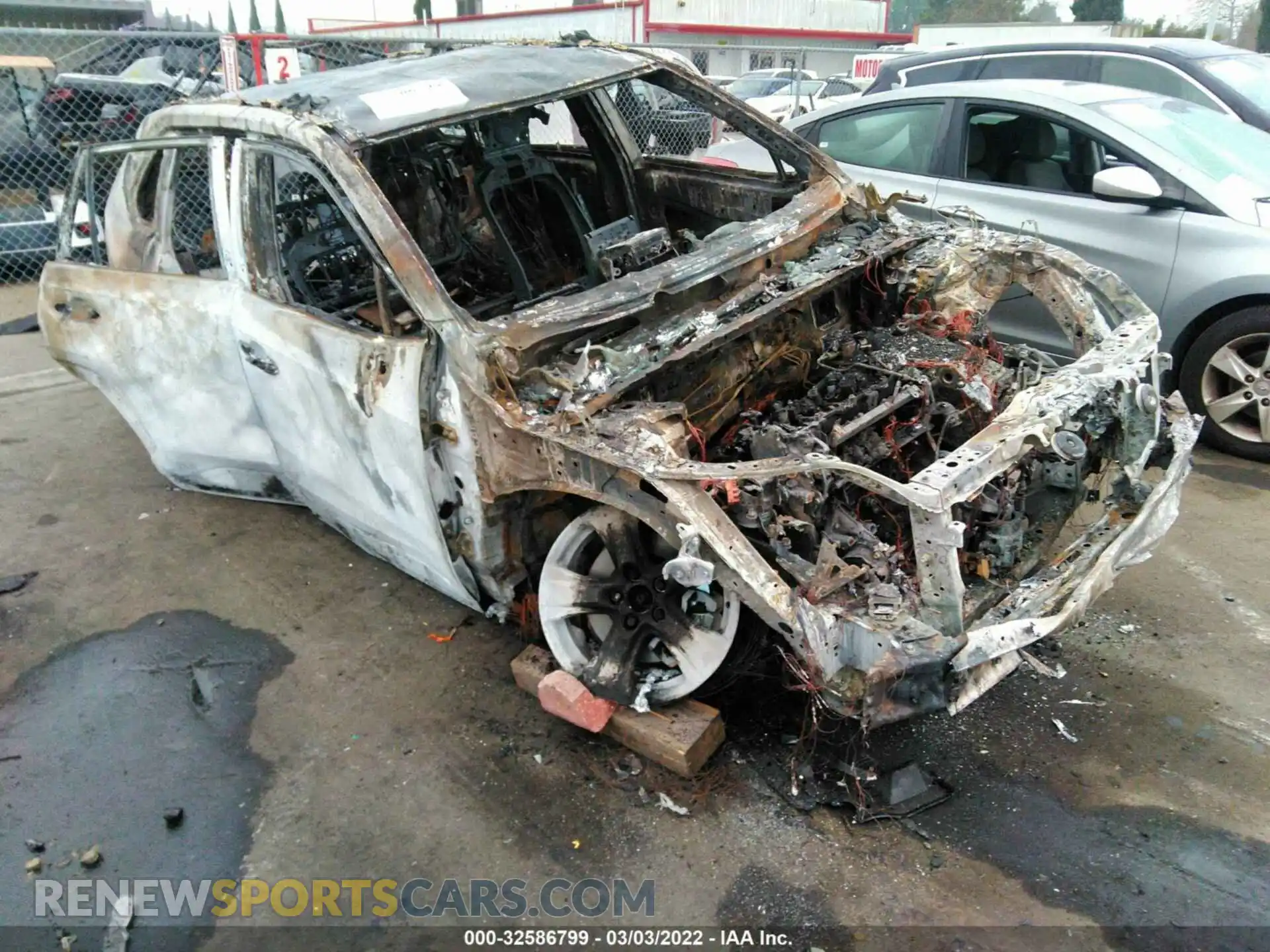 1 Photograph of a damaged car JTMR6RFV8LD005361 TOYOTA RAV4 2020