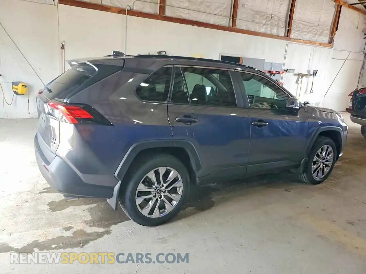 3 Photograph of a damaged car 2T3A1RFV0MC155384 TOYOTA RAV4 2021