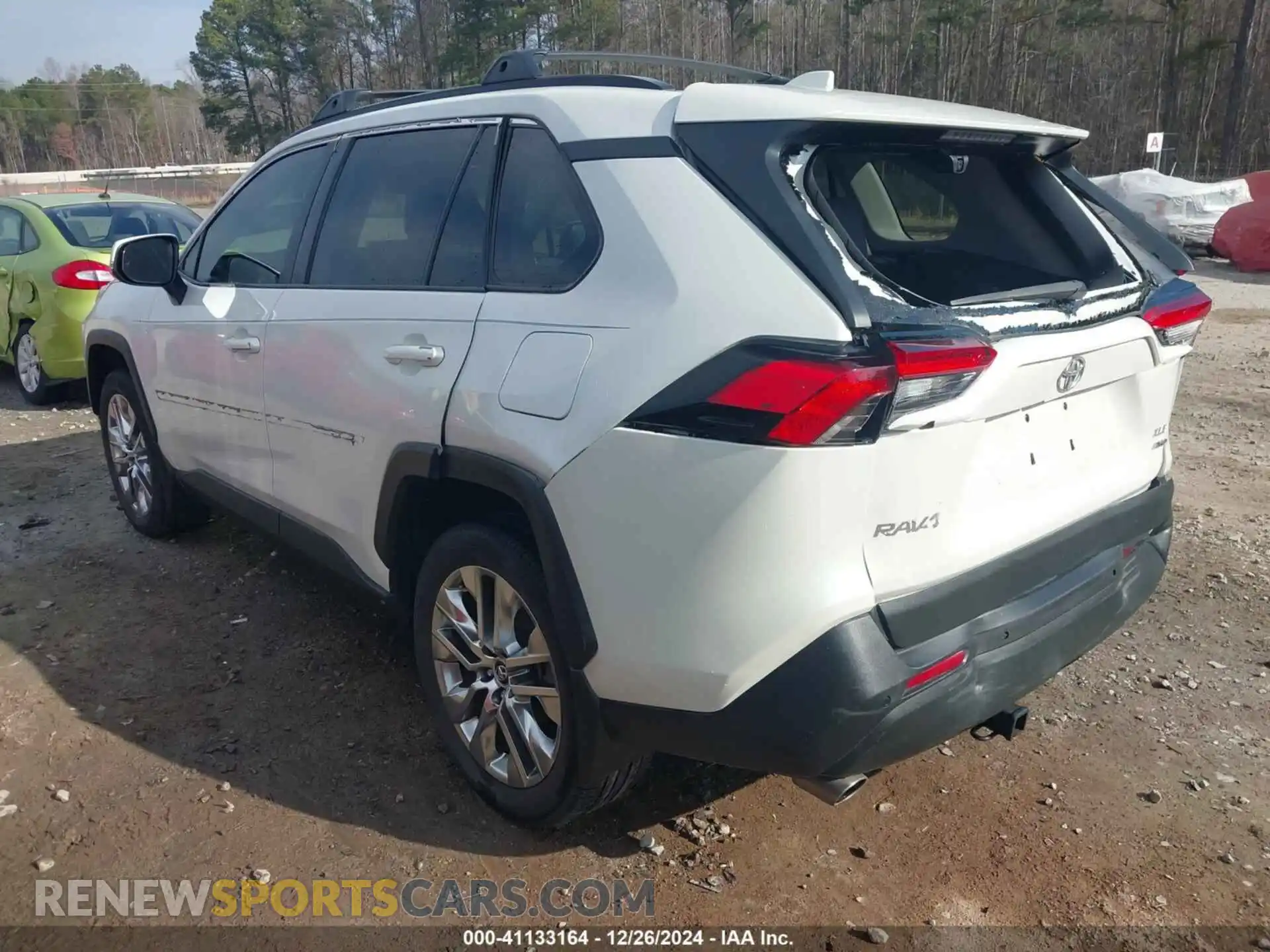 3 Photograph of a damaged car 2T3A1RFV0MW161118 TOYOTA RAV4 2021