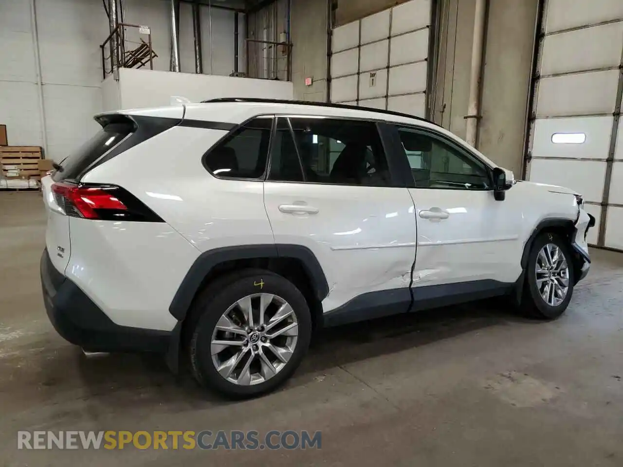 3 Photograph of a damaged car 2T3A1RFV0MW176279 TOYOTA RAV4 2021