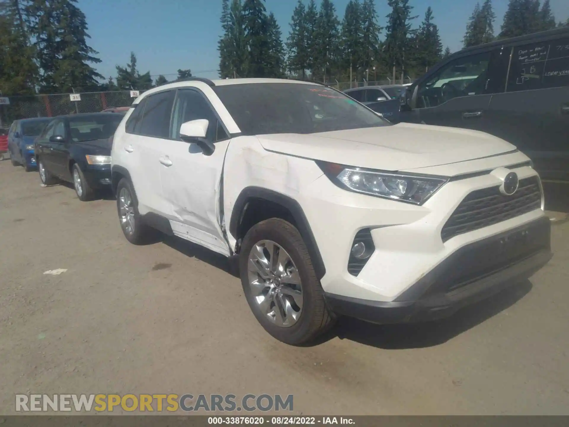 1 Photograph of a damaged car 2T3A1RFV0MW202041 TOYOTA RAV4 2021