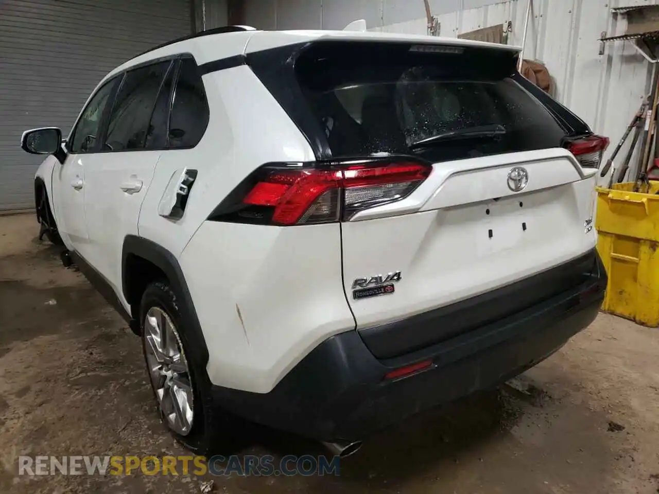 3 Photograph of a damaged car 2T3A1RFV0MW211838 TOYOTA RAV4 2021