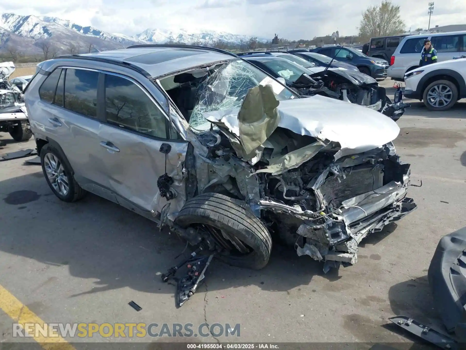 1 Photograph of a damaged car 2T3A1RFV2MC155712 TOYOTA RAV4 2021