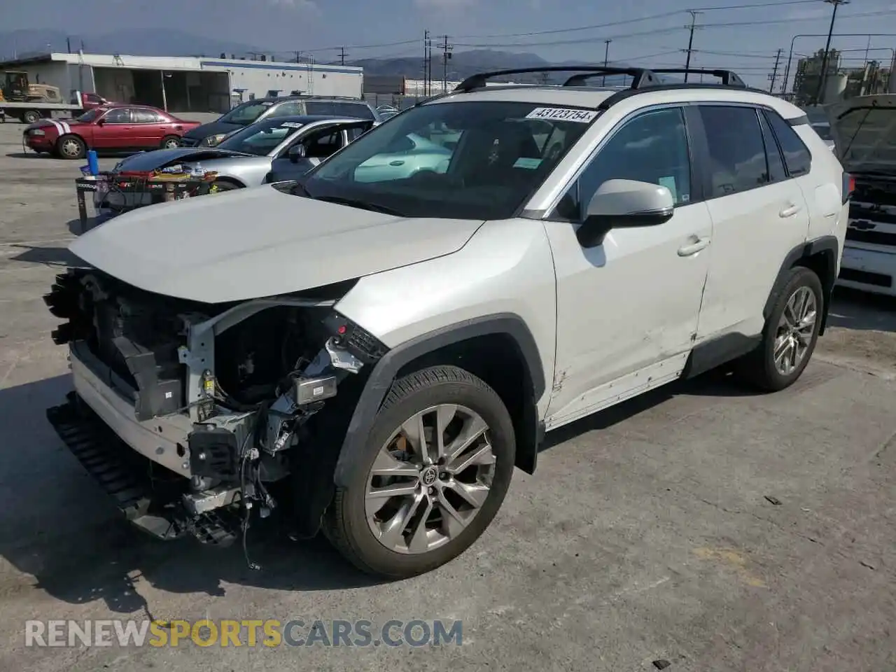 1 Photograph of a damaged car 2T3A1RFV2MW180818 TOYOTA RAV4 2021