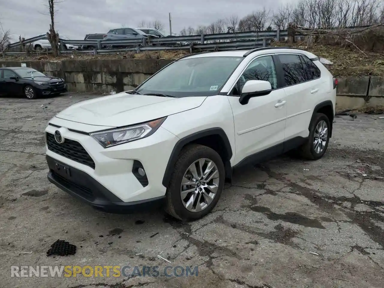 1 Photograph of a damaged car 2T3A1RFV3MW162277 TOYOTA RAV4 2021