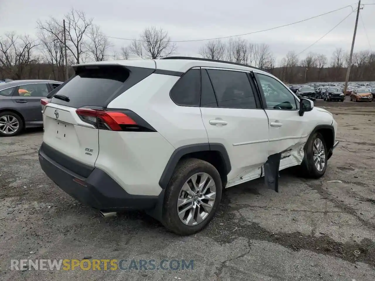 3 Photograph of a damaged car 2T3A1RFV3MW162277 TOYOTA RAV4 2021