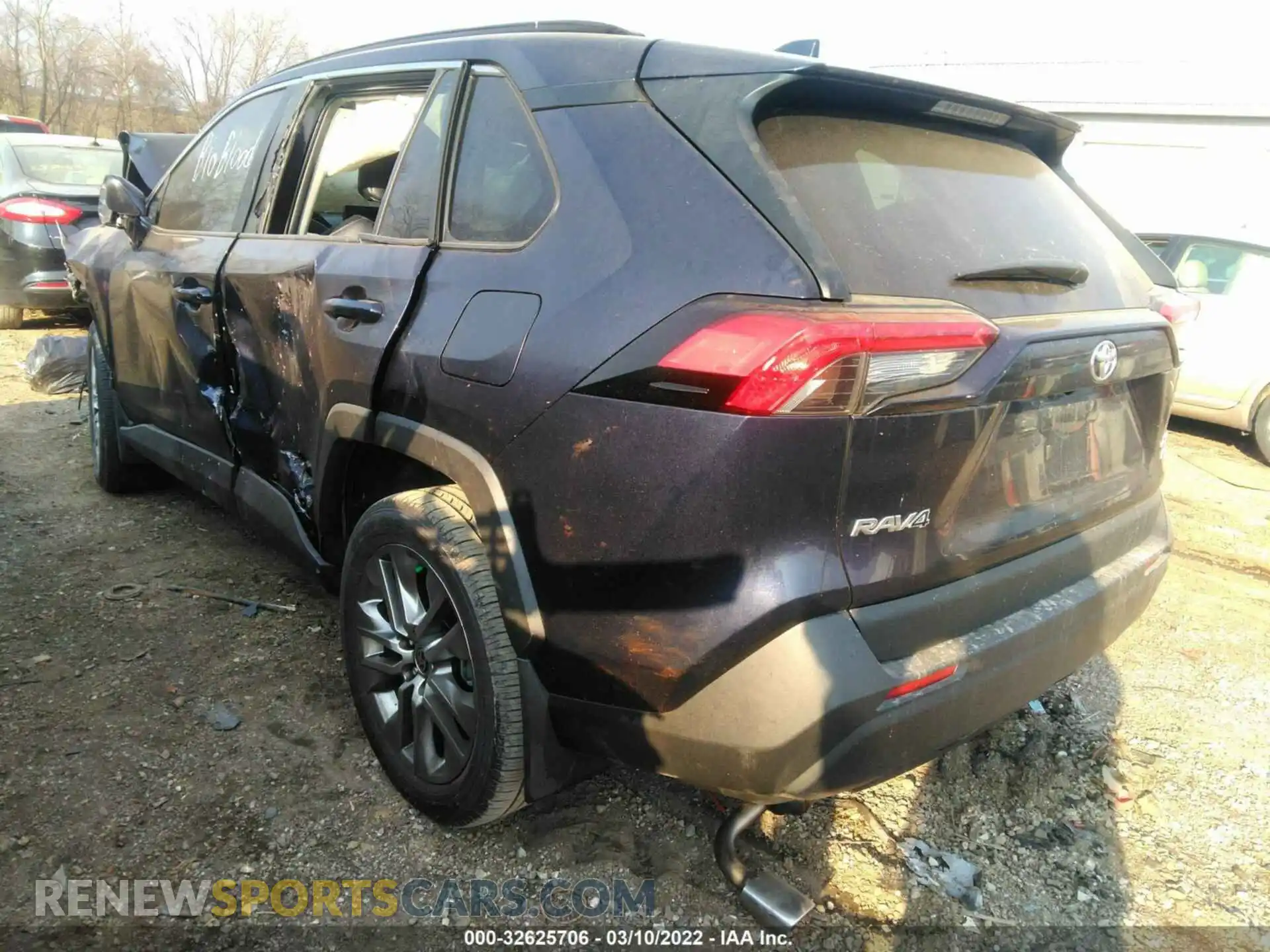 3 Photograph of a damaged car 2T3A1RFV4MW182697 TOYOTA RAV4 2021