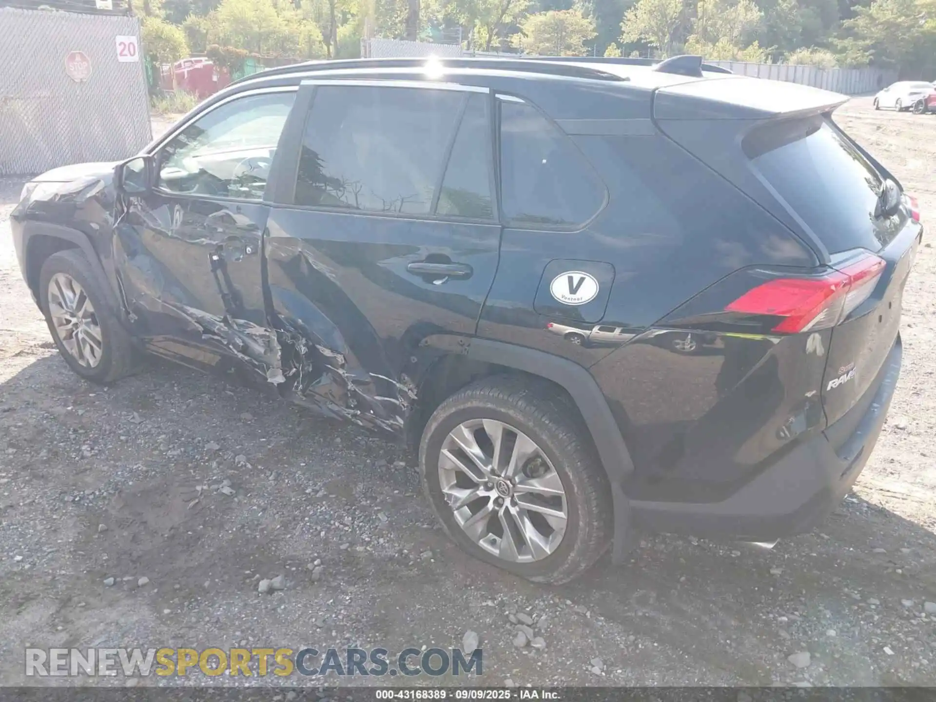 3 Photograph of a damaged car 2T3A1RFV5MW196401 TOYOTA RAV4 2021