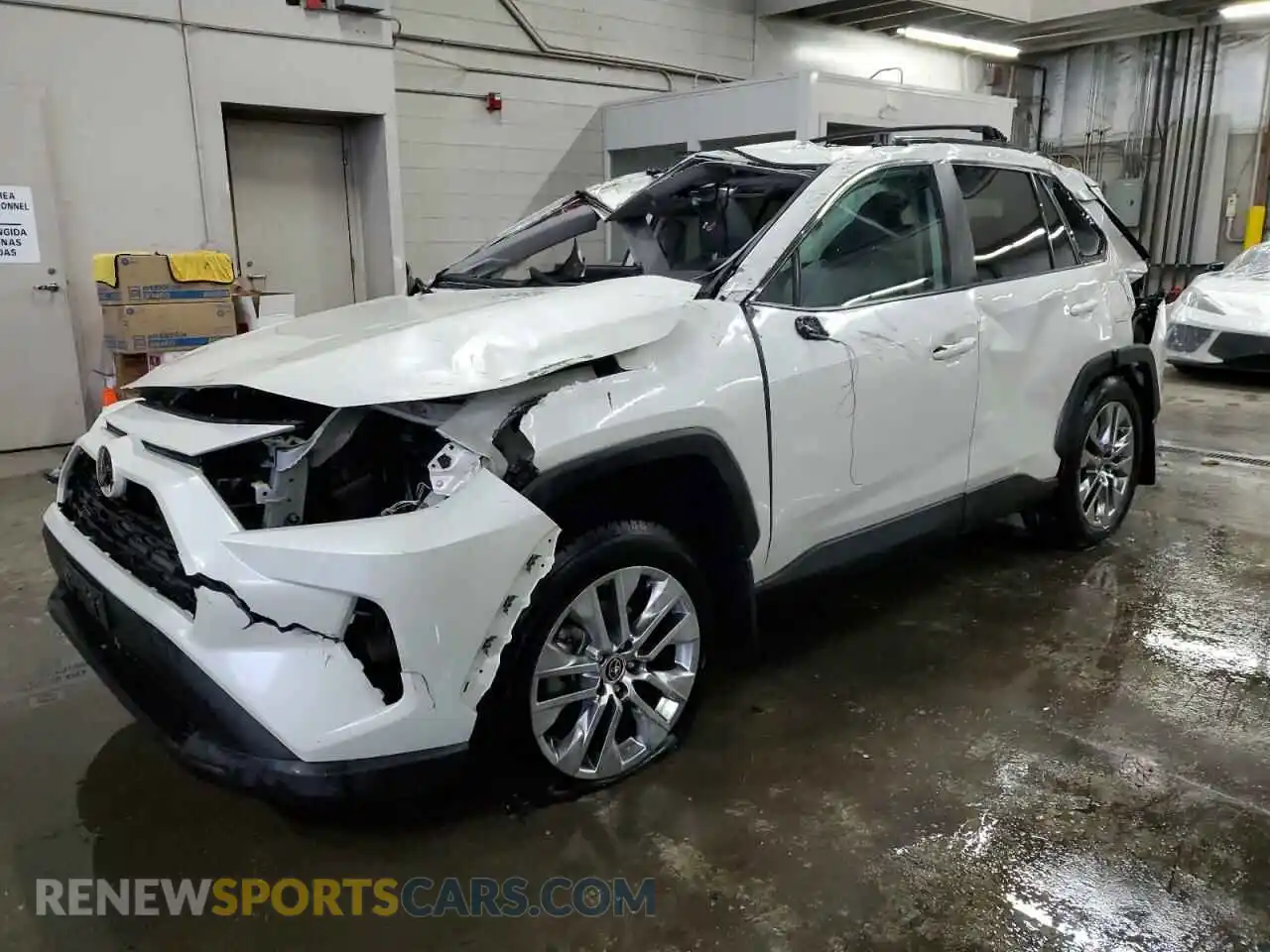 1 Photograph of a damaged car 2T3A1RFV5MW247623 TOYOTA RAV4 2021