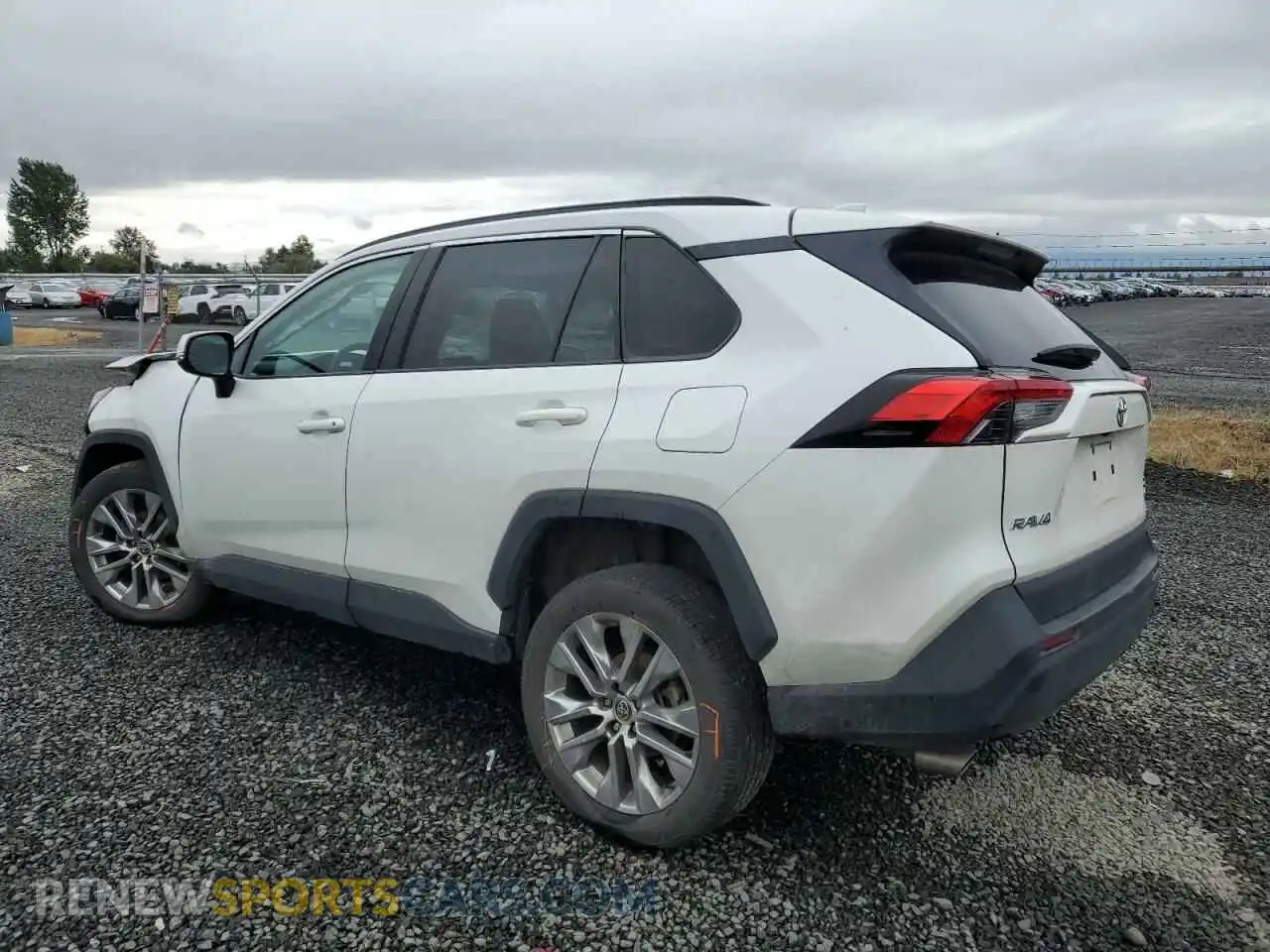 2 Photograph of a damaged car 2T3A1RFV8MW180919 TOYOTA RAV4 2021