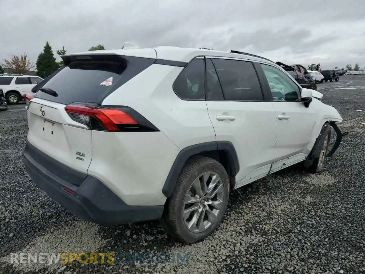 3 Photograph of a damaged car 2T3A1RFV8MW180919 TOYOTA RAV4 2021