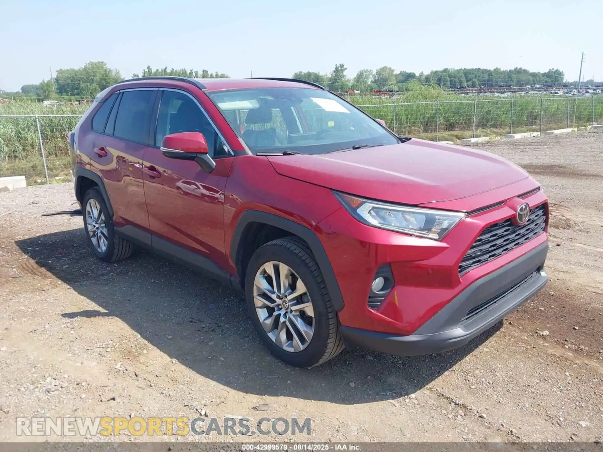 1 Photograph of a damaged car 2T3A1RFV8MW184002 TOYOTA RAV4 2021